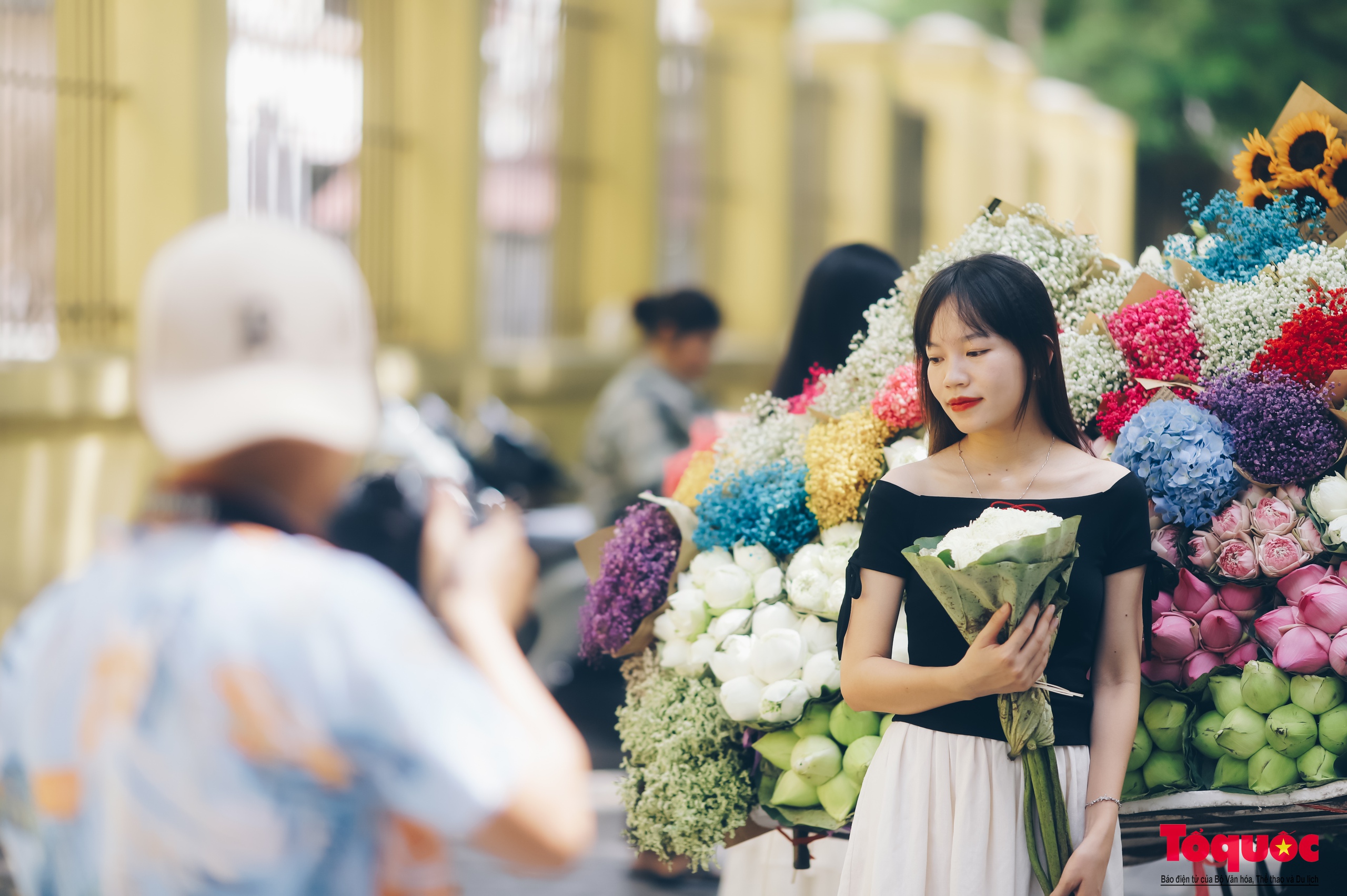 Hà Nội: Chấp nắng nóng các '"nàng thơ" nô nức chen chân check- in phố mùa thu Phan Đình Phùng - Ảnh 5.